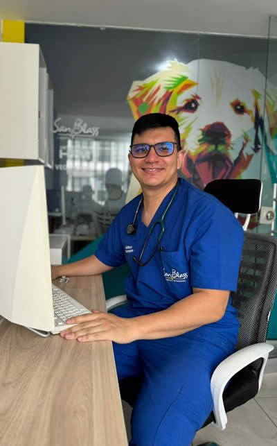 Médico Veterinario Daniel Mauricio Calderón
