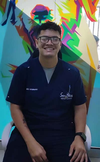 Médico Veterinario Jhon Wilber Osuna Angulo